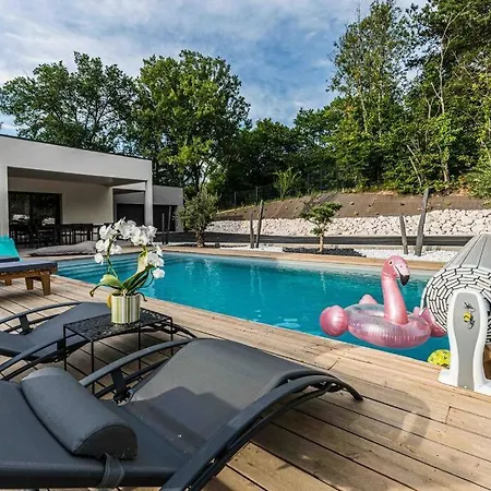 ***** Piscine Chauffee, Jaccuzi, Petanque Villa