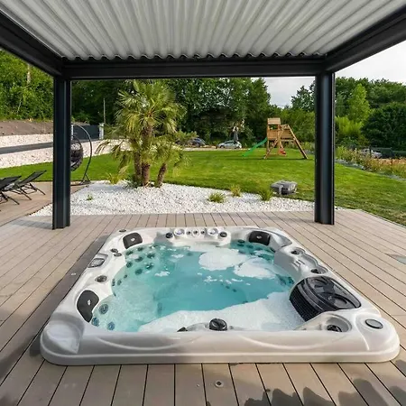 ***** Piscine Chauffee, Jaccuzi, Petanque Villa