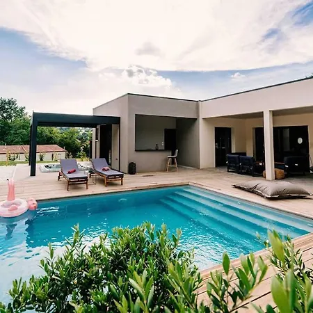 ***** Piscine Chauffee, Jaccuzi, Petanque *