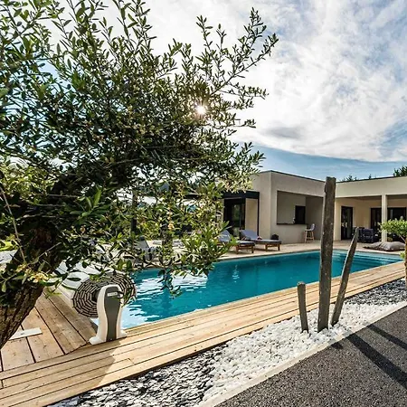 ***** Piscine Chauffee, Jaccuzi, Petanque Villa